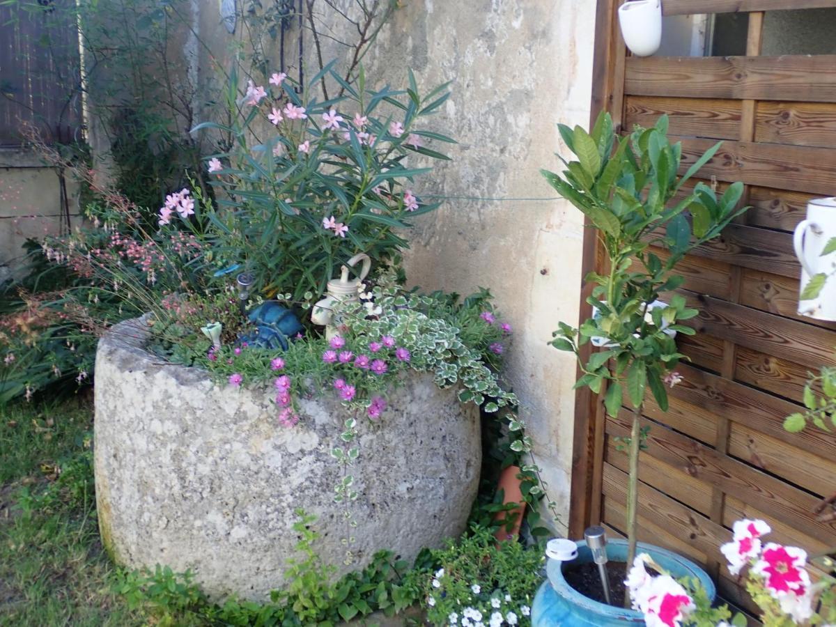 Bed and Breakfast La Miramboise à Mirambeau  Extérieur photo