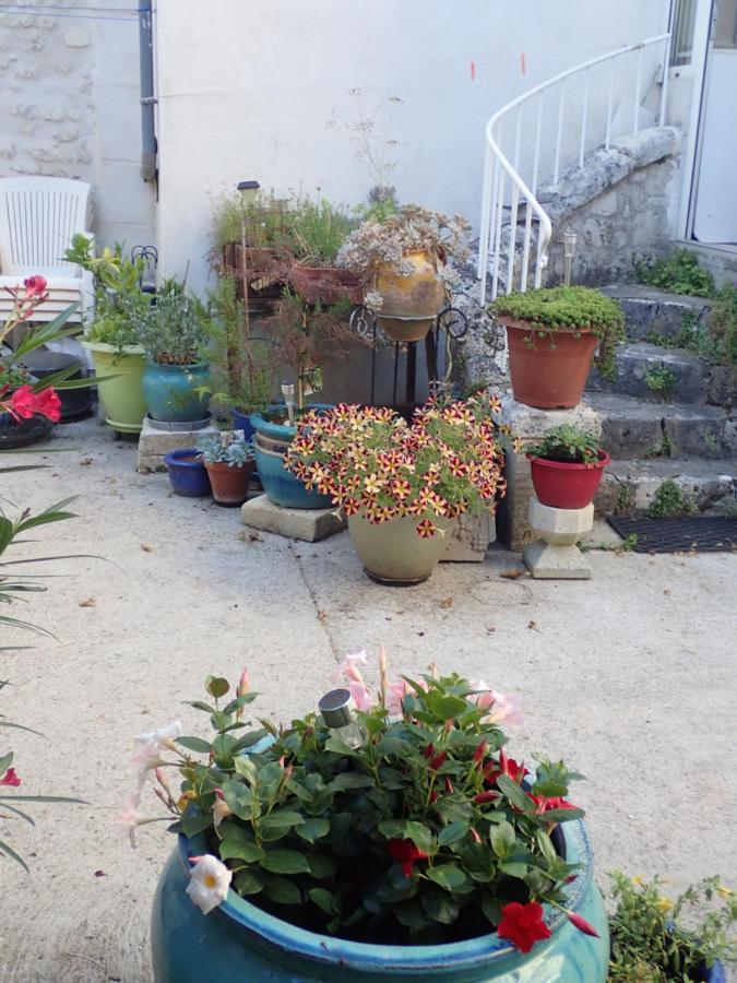 Bed and Breakfast La Miramboise à Mirambeau  Extérieur photo