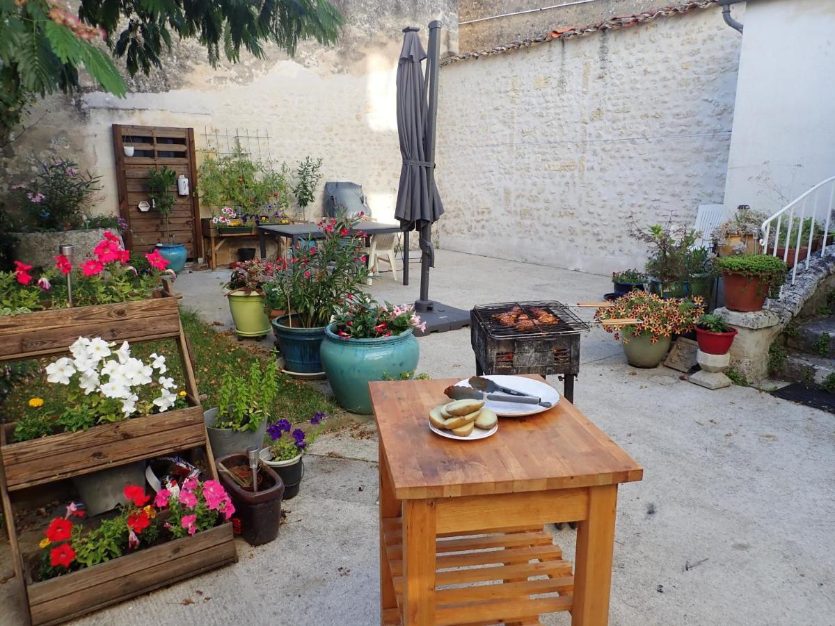 Bed and Breakfast La Miramboise à Mirambeau  Extérieur photo